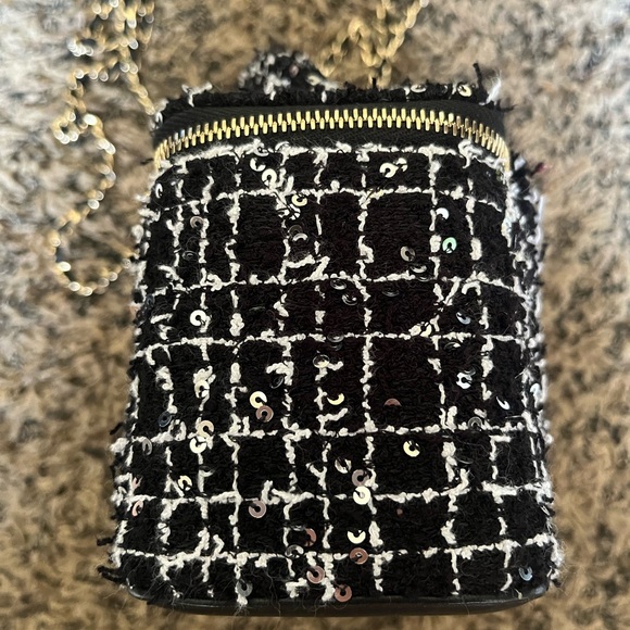 NOT AVAILABLE Brand New!! EXTREMELY RARE Chanel Tweed And Sequin Vanity - Picture 6 of 12